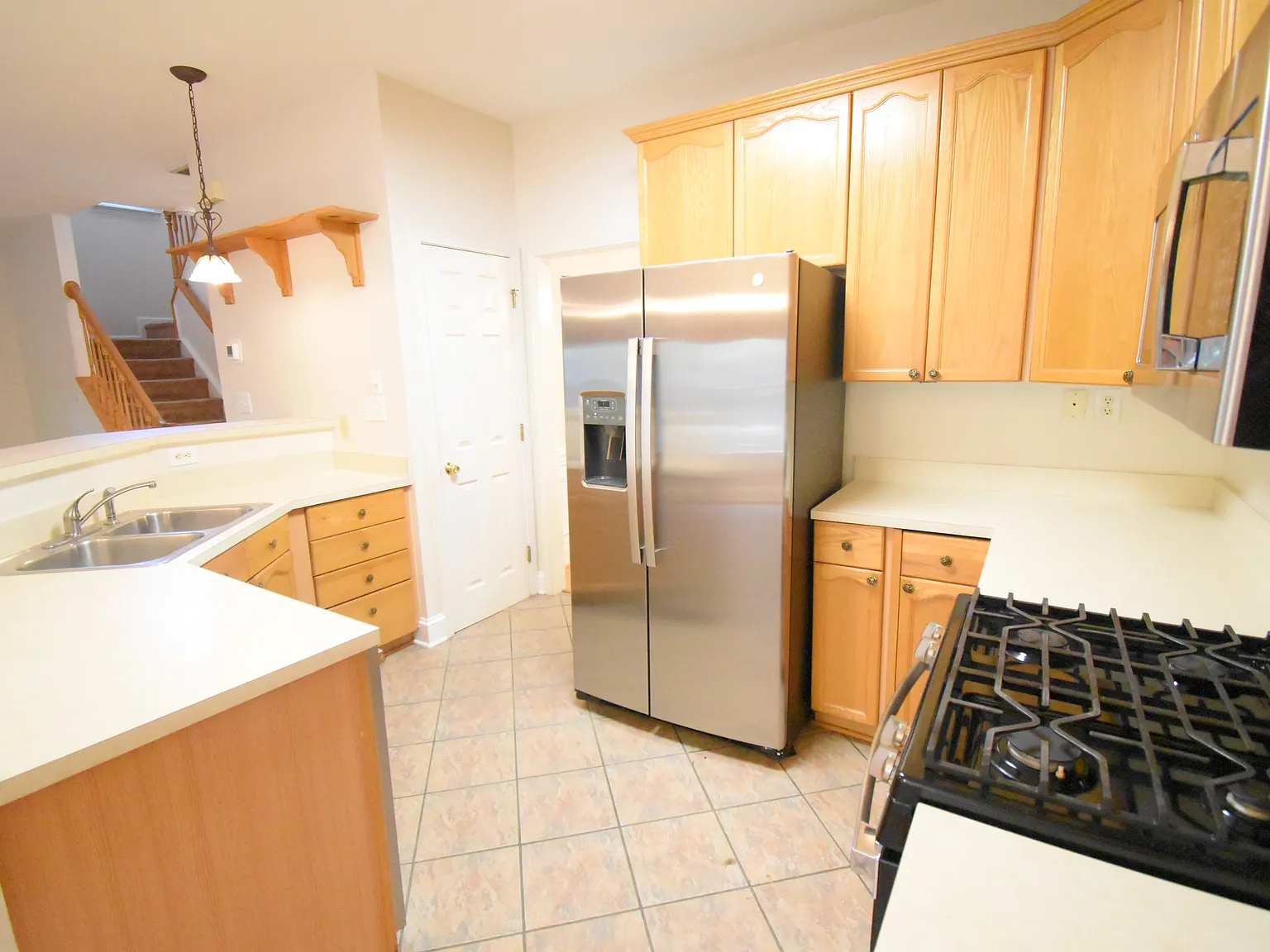 3 bed, 2.5 bath, 2132 sqft, $1,995 — Photo 4