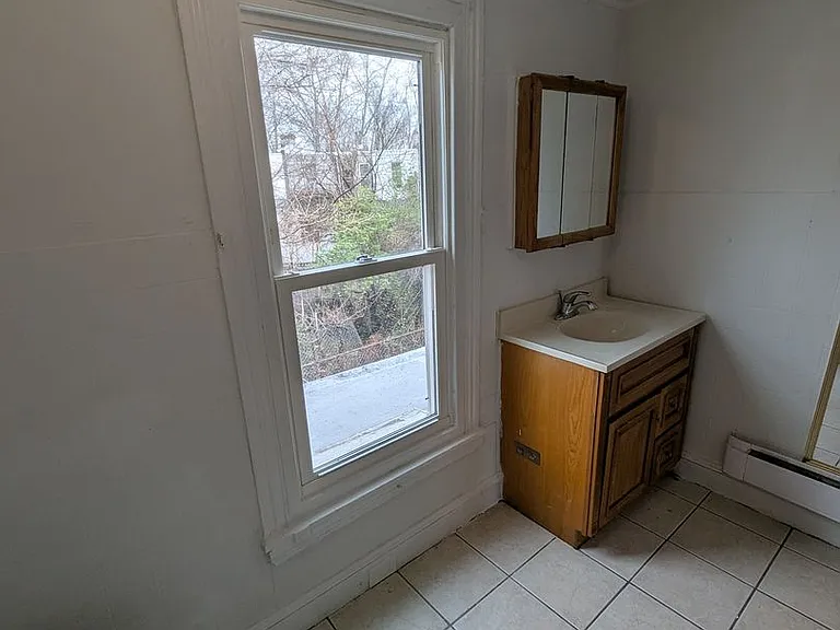 1629 W Juniata St — Photo 8