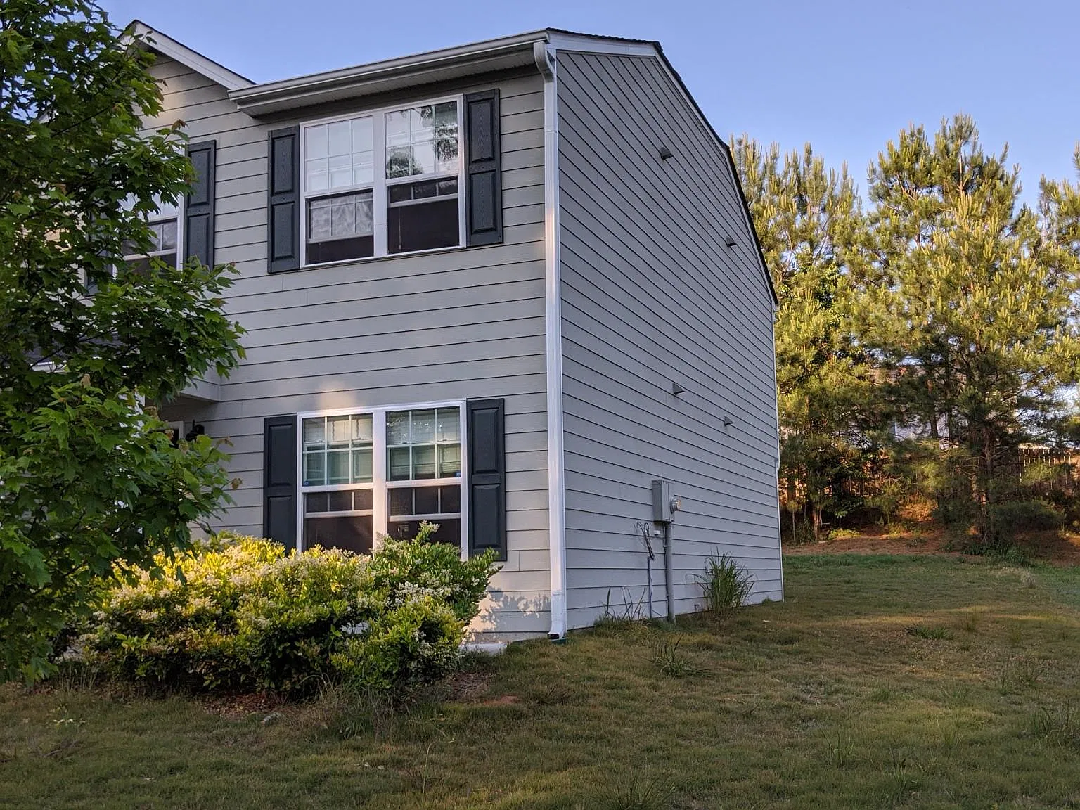 4 bed, 2.5 bath, 1800 sqft, $2,200 — Photo 2