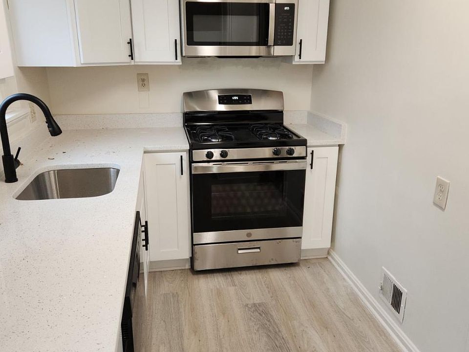 1st image of 720 N Vermont St #1