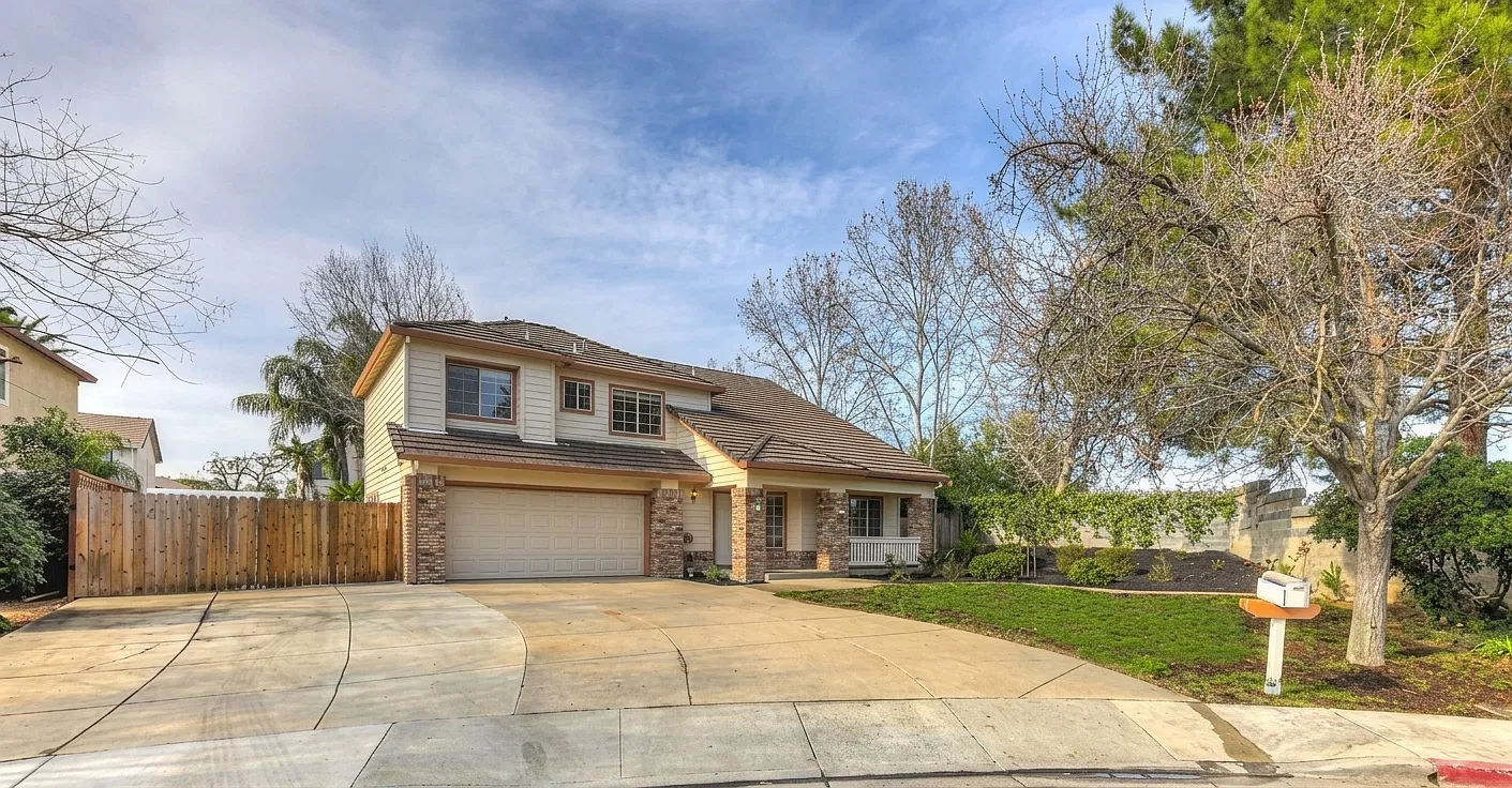 23 Foxtail Ct — Photo 1