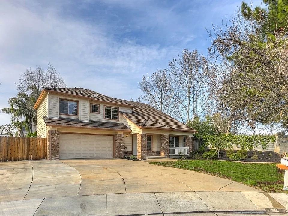 23 Foxtail Ct