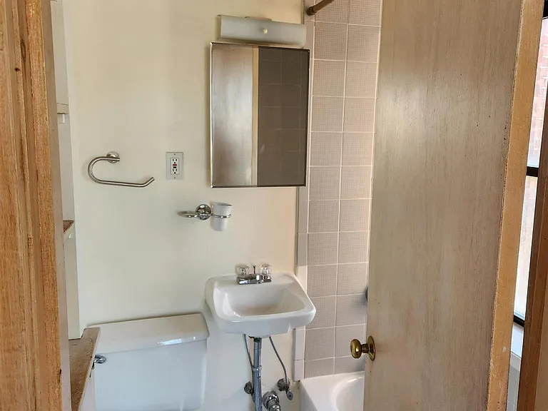 43 Ivaloo St #6 — Photo 3