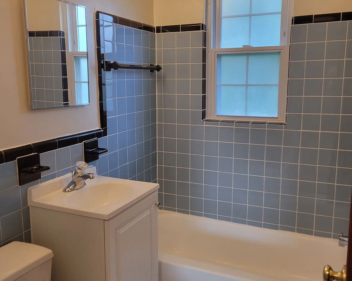 Renovated One Bedroom Garden Apartments Less Than a Mile to Clarendon Metro! — Photo 4