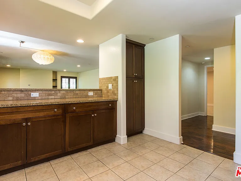 7249 Franklin Ave #201 — Photo 9
