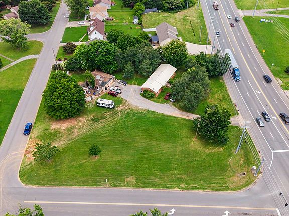 2nd image of 801 Tiny Town Rd