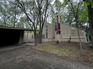 9 Lupine Ln, Dune Acres, IN 46304