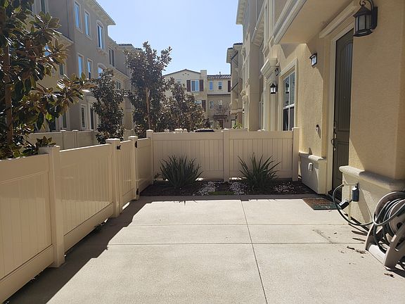 4th image of 1605 E Lincoln Ave