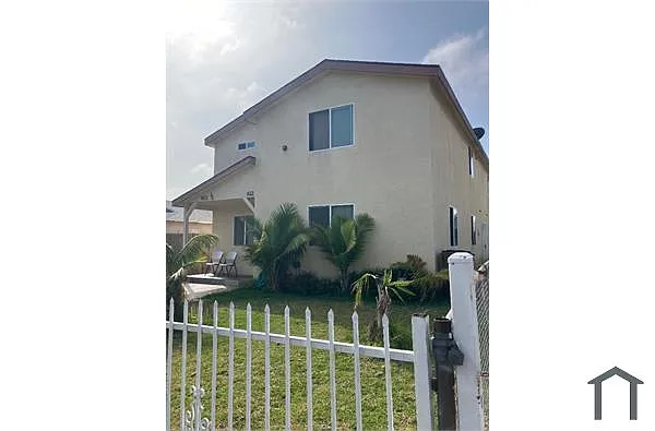 Building Photo - 1422 W 98th St #2
