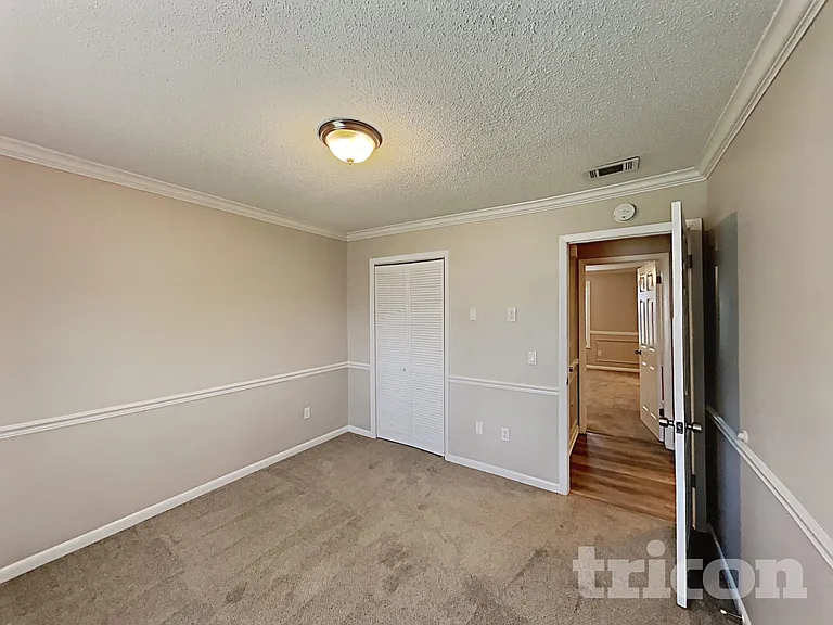 4324 Queensway Dr — Photo 32