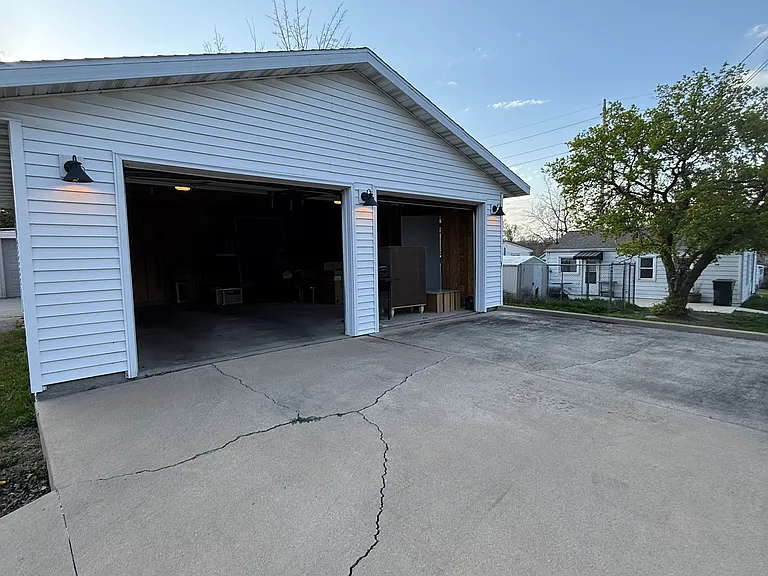 1202 W Miller St — Photo 16