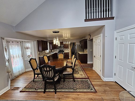 2nd image of 219 N Canyon Dr