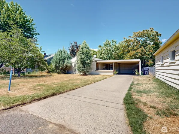 735 NE Spitzenburg Street, College Place, WA 99324