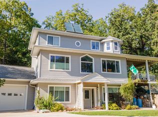 107 Quarry St, Decorah, IA 52101