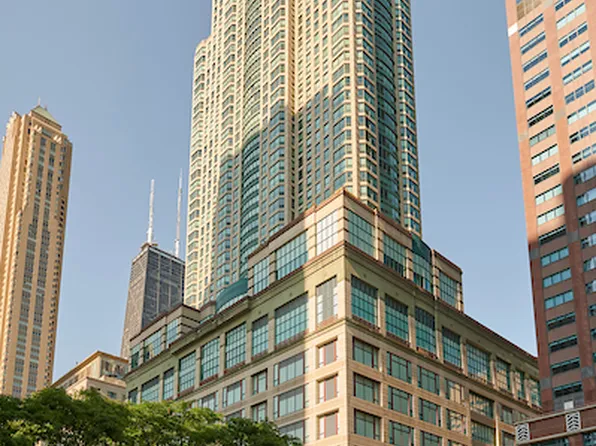 100 E Huron St APT 3301, Chicago, IL 60611