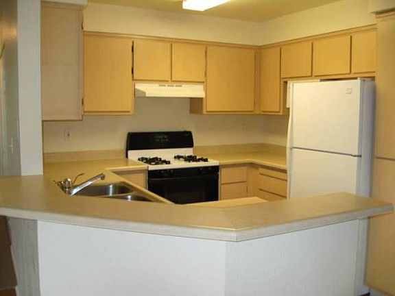 4th image of 1106 Dianthus Ln