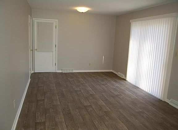 4th image of 10325 Horton St