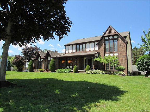 2nd image of 2 Sherrelwood Ct