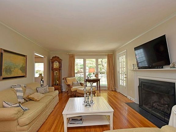 4th image of 125 Eaton Dr