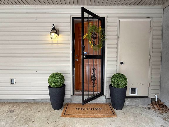 3rd image of 5681 Normandy Rd