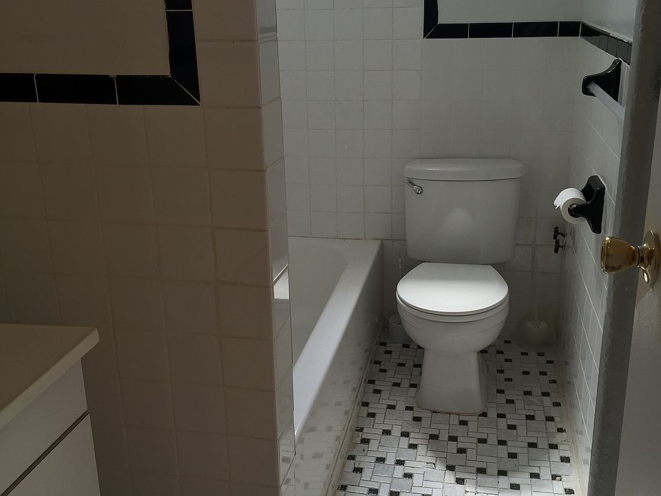 2nd image of 613 16th St #2