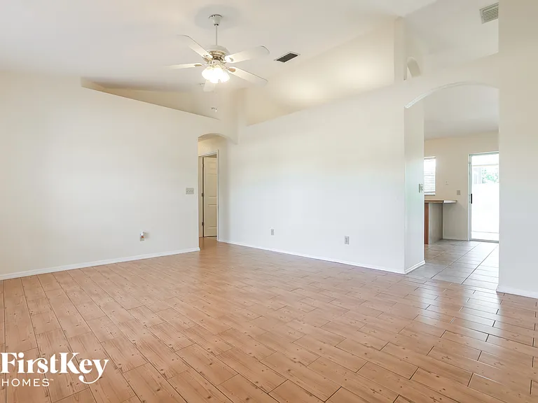 7116 Brandywine Dr — Photo 2