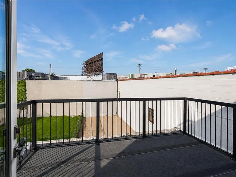 2171 Hendrickson St — Photo 5
