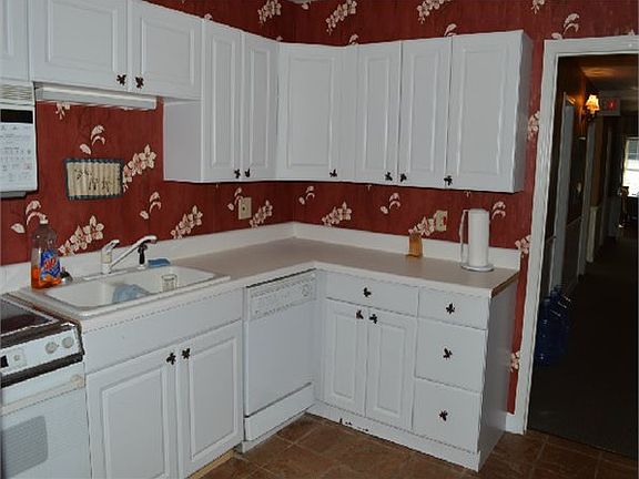 4th image of 2999 S Pine St