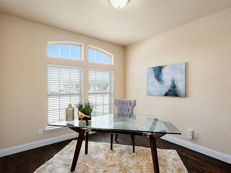 1087 Sahallee Dr — Photo 3
