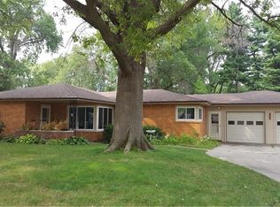 708 Elm St, Pella, IA 50219