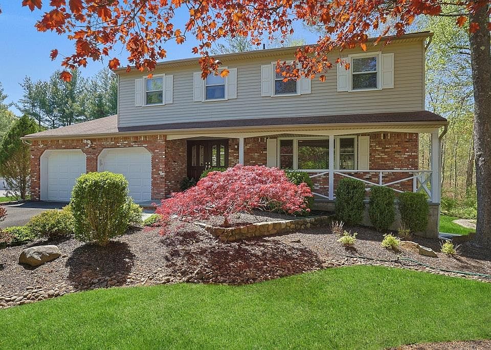 1st image of 8 Tioga Court
