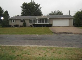 102 Rhode Is, East Galesburg, IL 61430