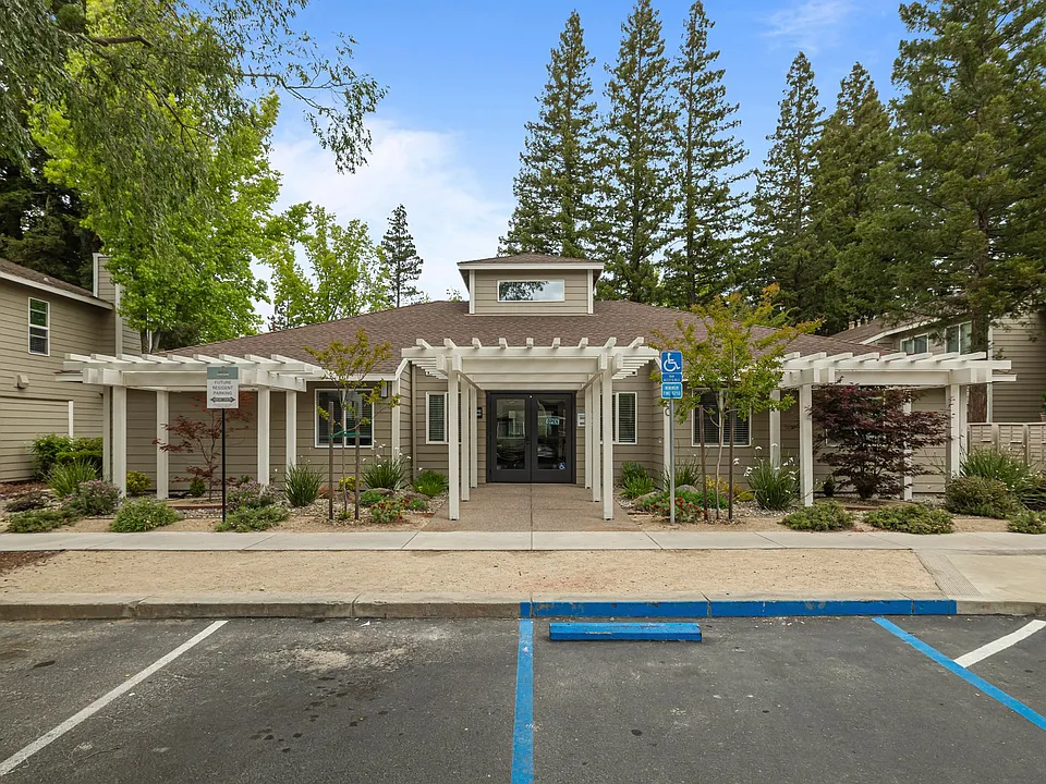 Sutter Station Apartments