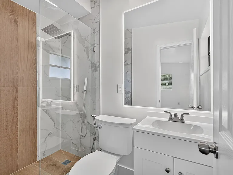 2500 Myrtle Ave — Photo 7