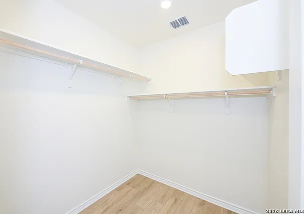 137 W Local Wave — Photo 12