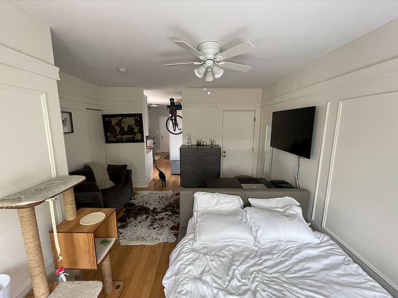 3rd image of 4524 N Malden St APT 121