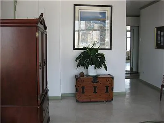 Rented by RELO REDAC INC. | media 6