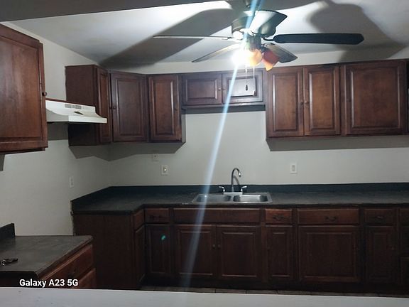 4th image of 4733 Deanne St