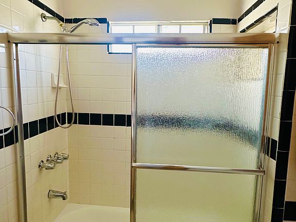 3rd image of 1172 N Kingsley Dr APT 203