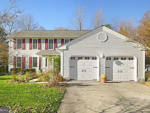 3rd image of 272 Tolstoy Ln