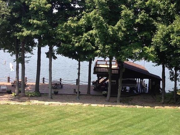 4th image of 3885 Apple Valley Dr