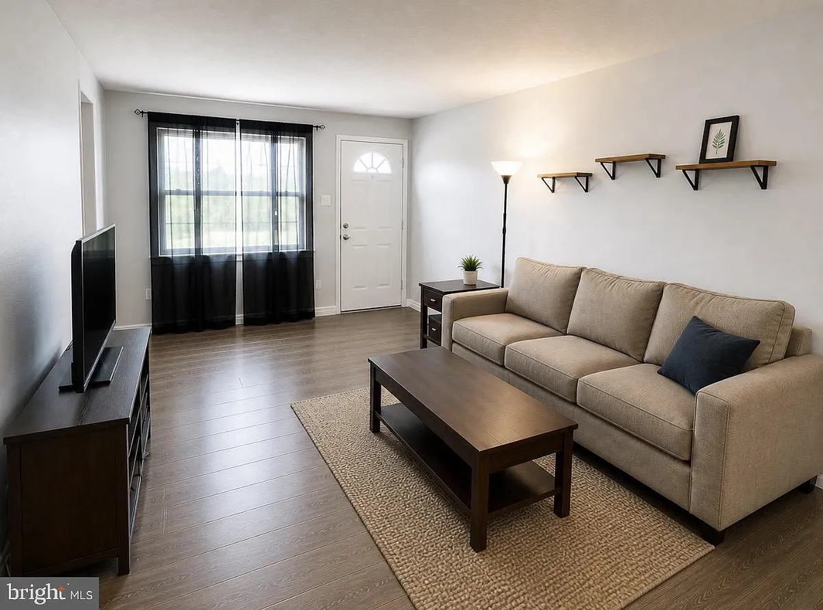 Building Photo - 3129 Comly Rd #2