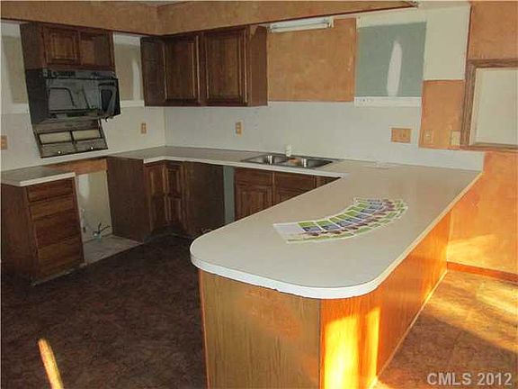 3rd image of 7000 Wooden Rail Ln