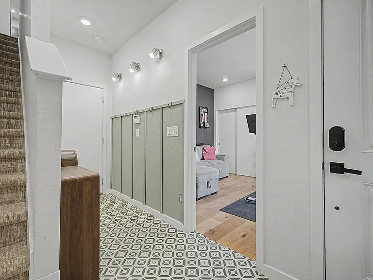 570 W Amherst Ave — Photo 7