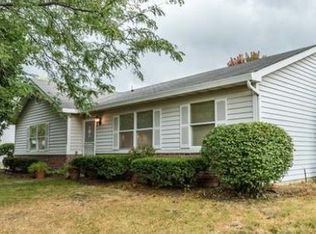 300 Persimmon Ct, Aurora, IL 60504