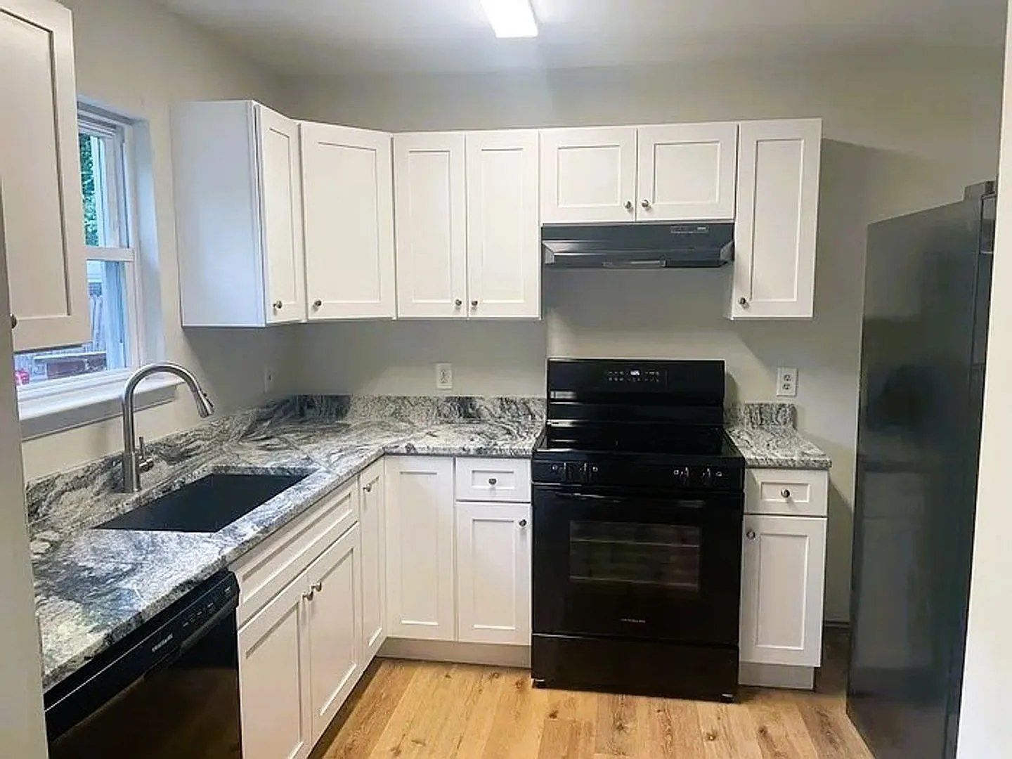 116 S Glen Road — Photo 2