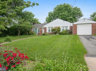 9702 Bellevue Dr, Bethesda, MD 20814