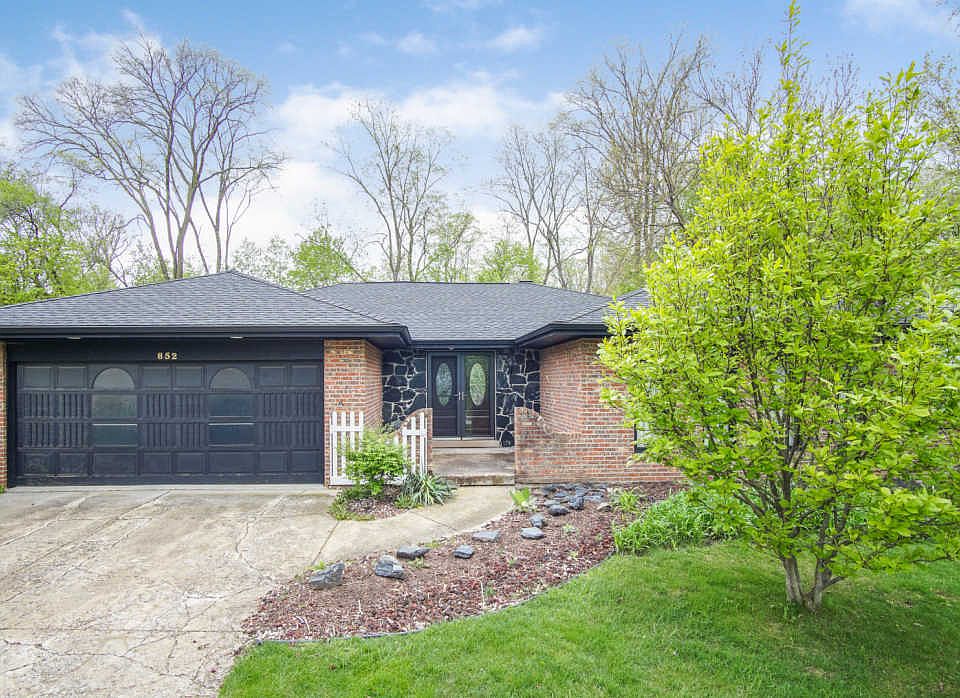 1st image of 852 Oakwood Dr