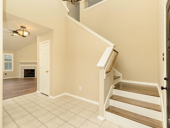 5th image of 413 Sun River Ln