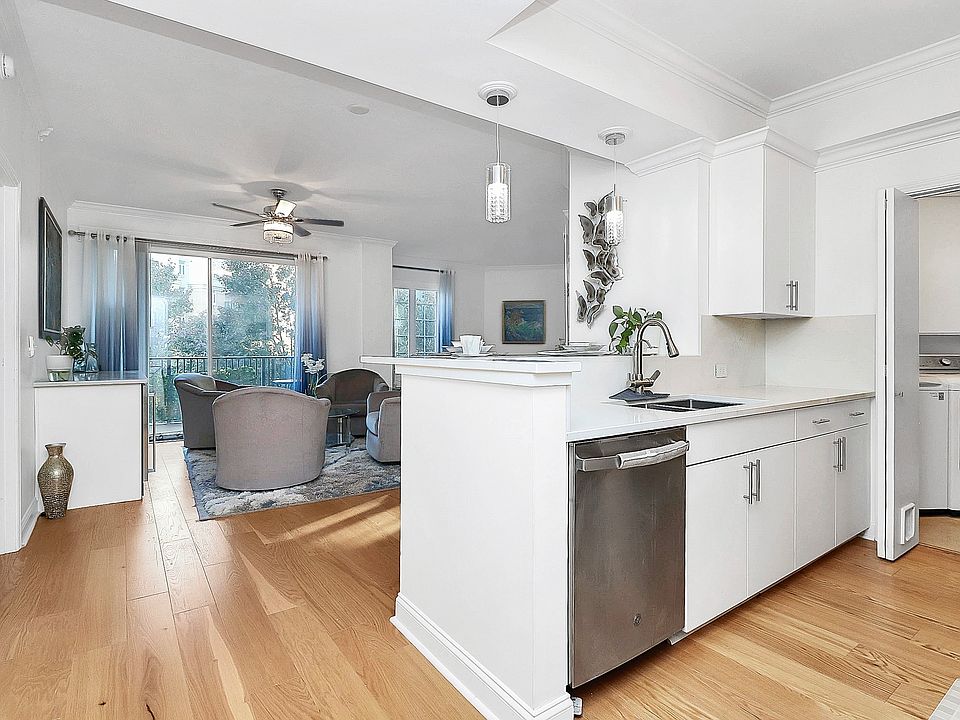 1st image of 300 W 5th St APT 431